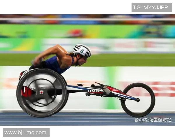 足球场上的王者风范：解析球员成长轨迹与赛场内外的奋斗精神